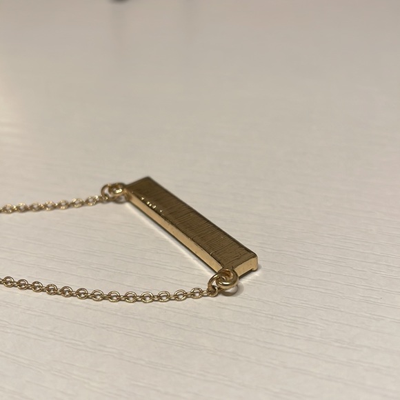 Gold and black necklace - Picture 5 of 5